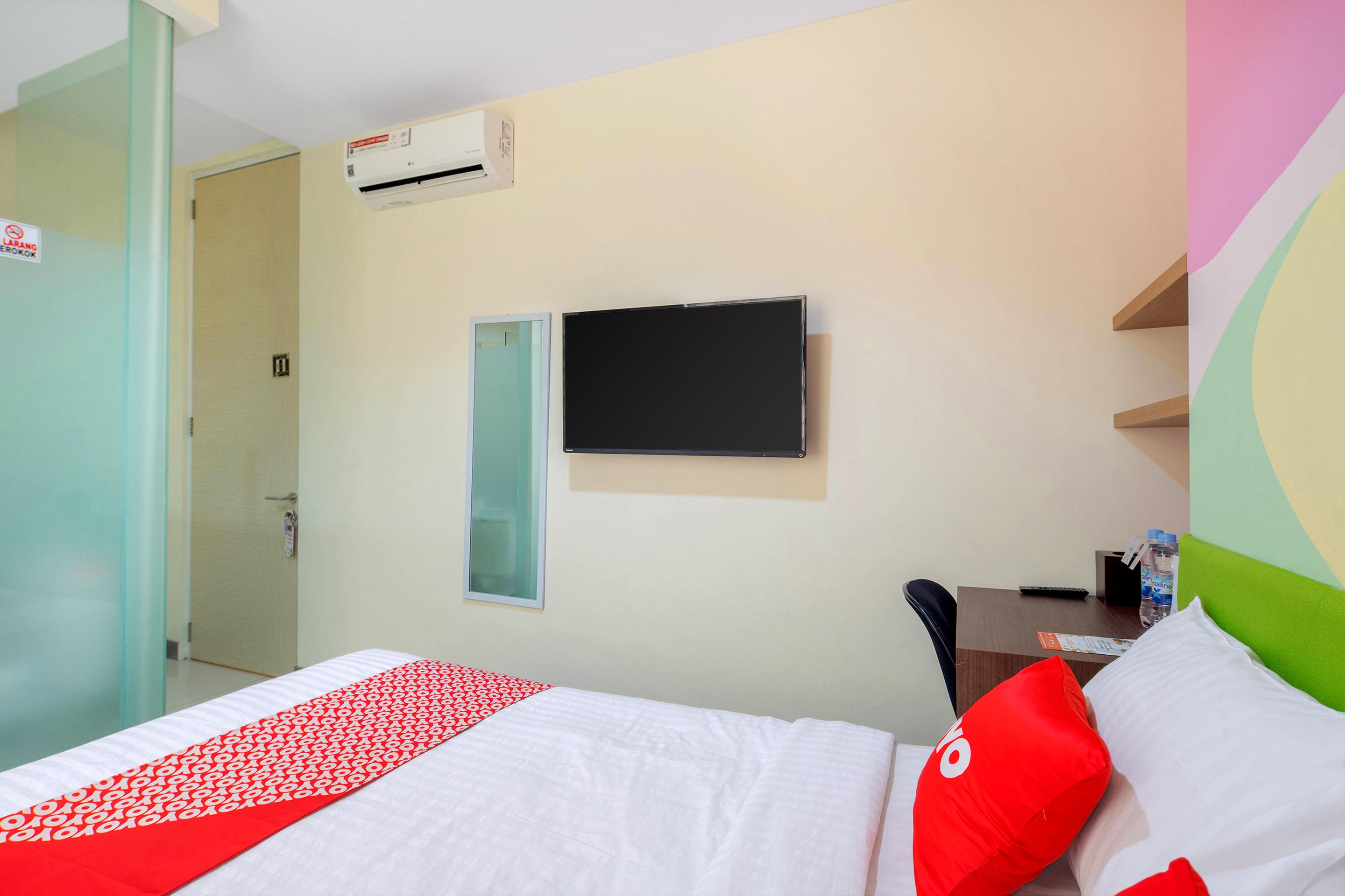 Отель Super Oyo Capital O 1121 Orienchi 2 Джакарта Экстерьер фото