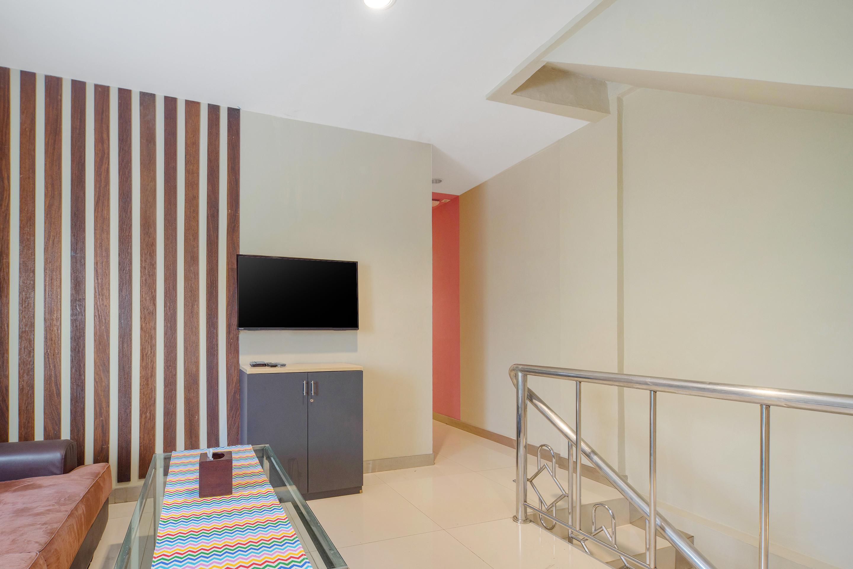Отель Super Oyo Capital O 1121 Orienchi 2 Джакарта Экстерьер фото