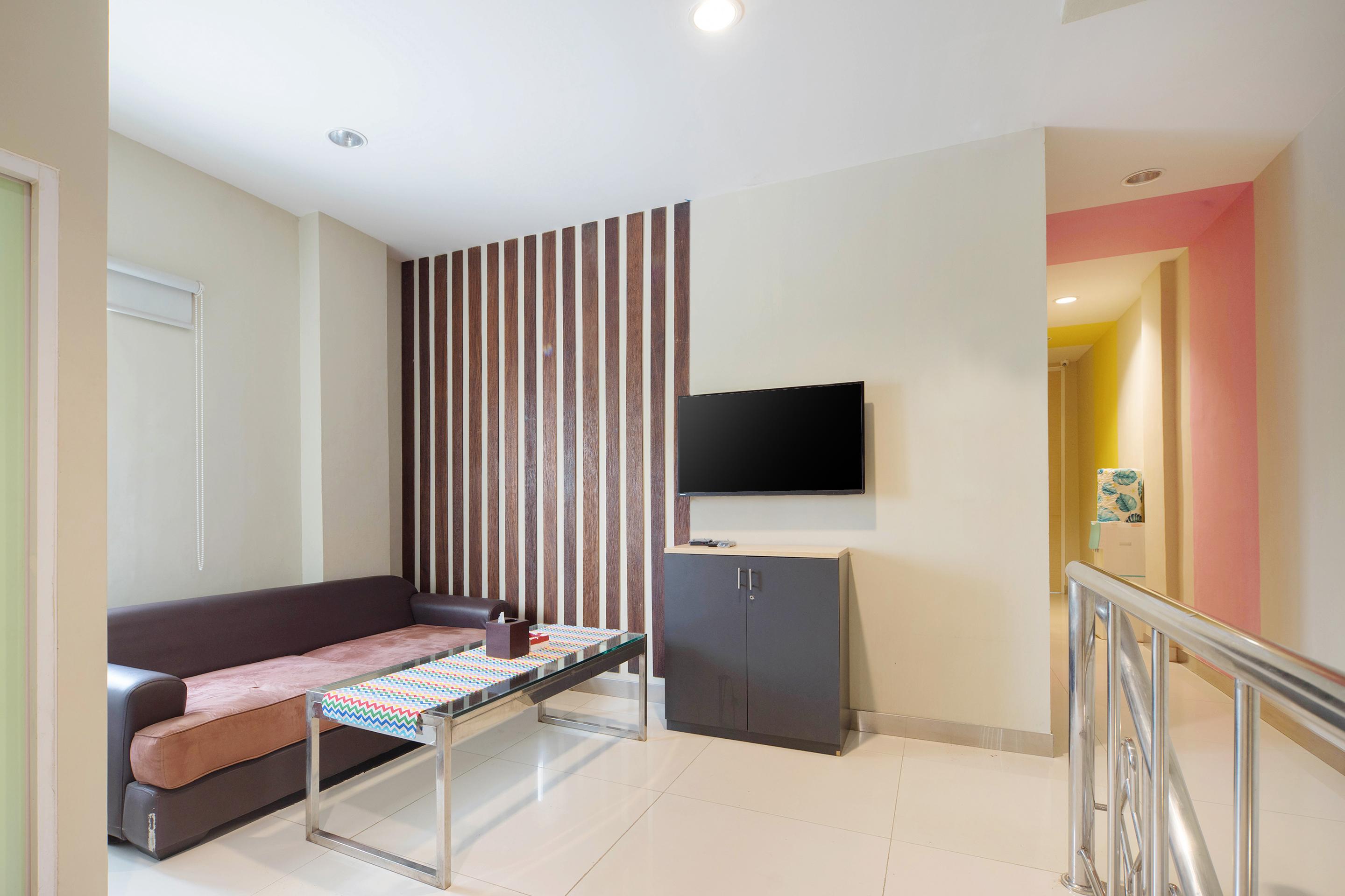 Отель Super Oyo Capital O 1121 Orienchi 2 Джакарта Экстерьер фото
