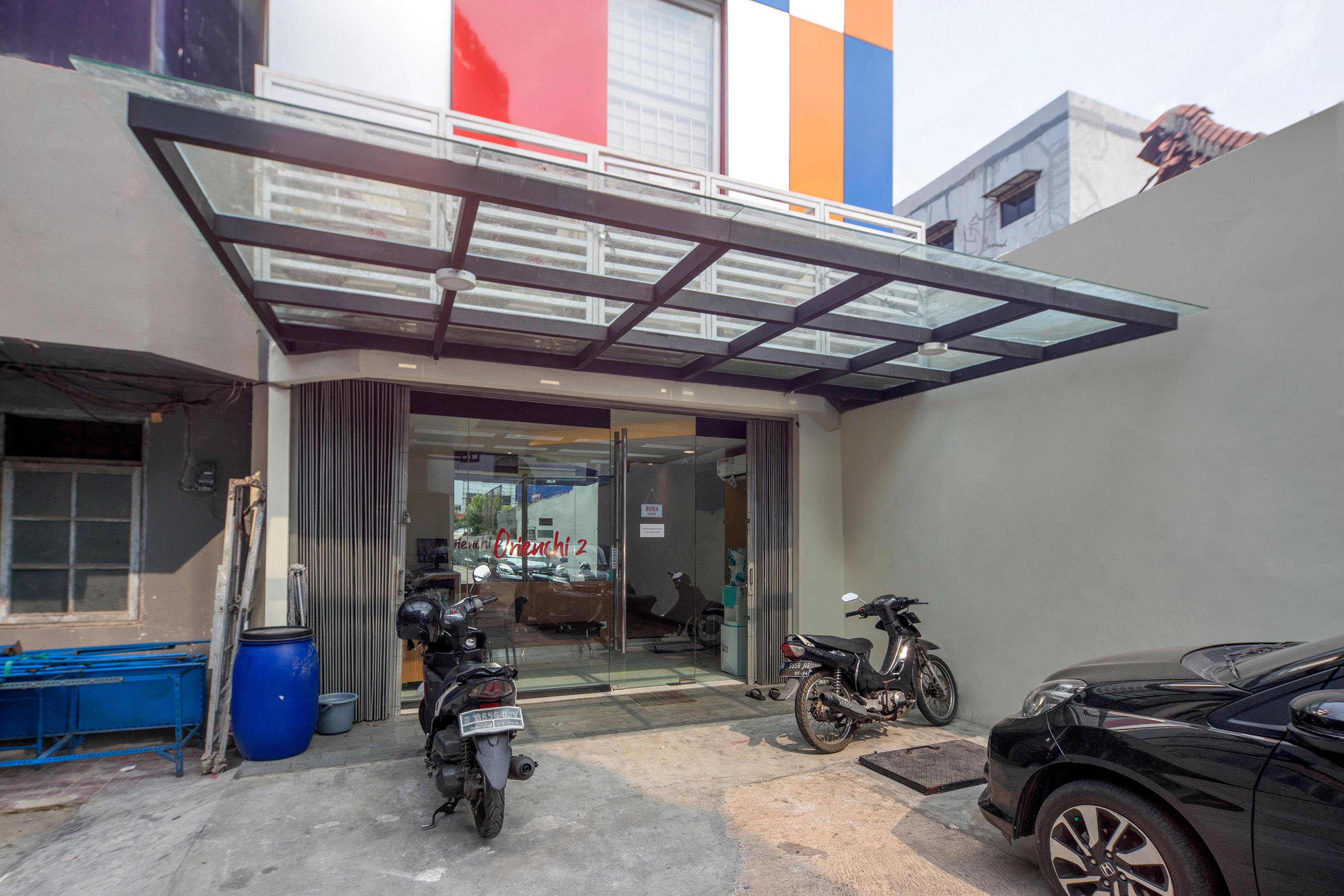Отель Super Oyo Capital O 1121 Orienchi 2 Джакарта Экстерьер фото