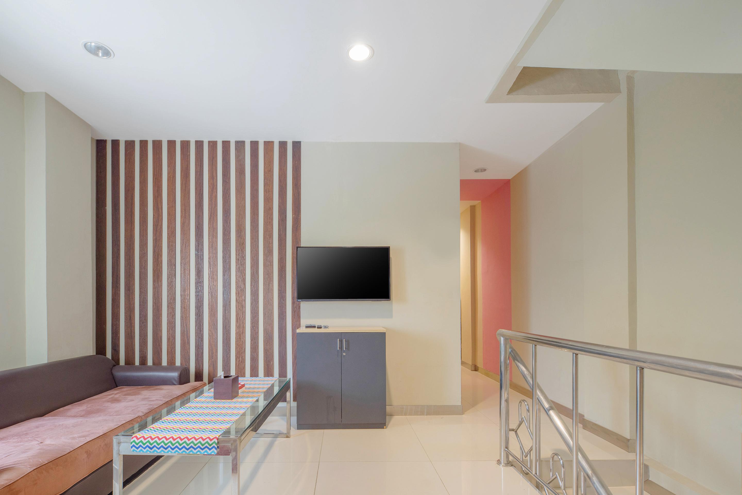 Отель Super Oyo Capital O 1121 Orienchi 2 Джакарта Экстерьер фото